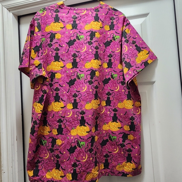 Halloween Scrub Top Women's Medium Pink Black Cat Pumpkin Nursing Medical - Picture 3 of 8